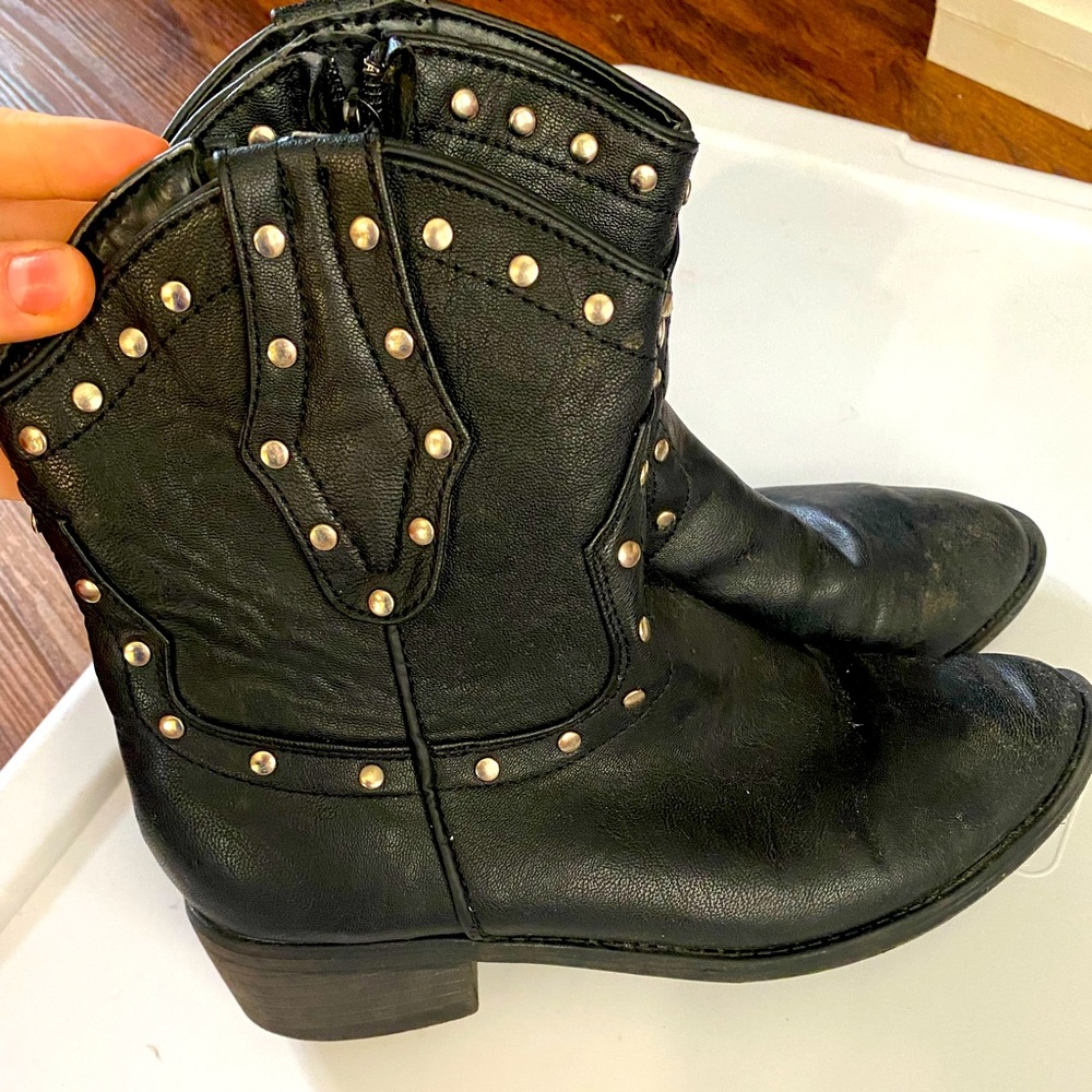 Black faux leather shirt cowboy boots size 8